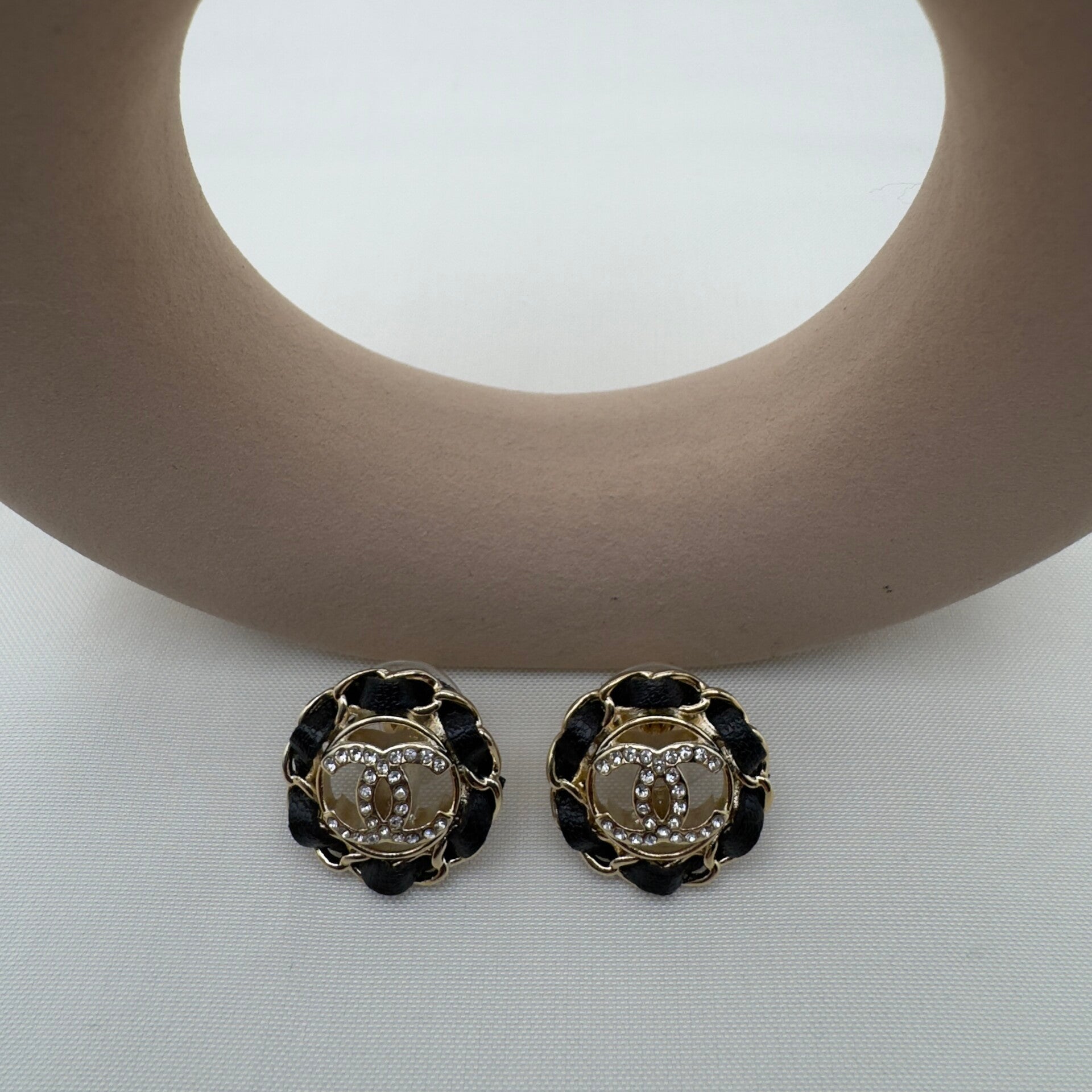 Orecchini Nastro Nero & Strass CC