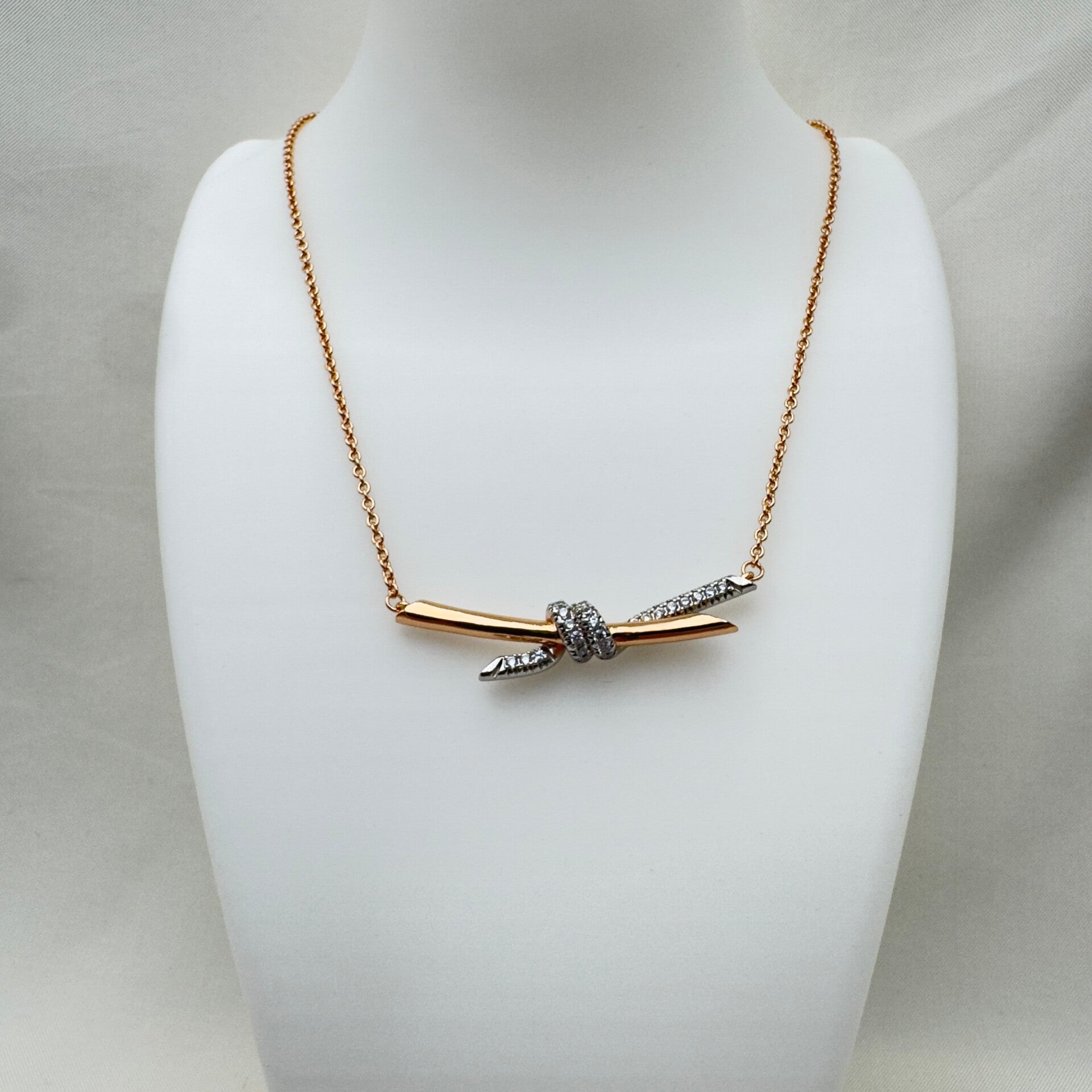 Collezione Tiff Nodo Dorato con Cristalli