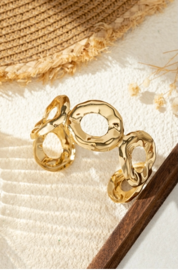Bracelet jonc martelé doré acier inoxydable sculptural moderne élégant tendance lumineux chic