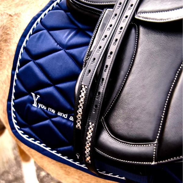 Elegante Blaue Satteldecke aus Hochwertigem Satinstoff