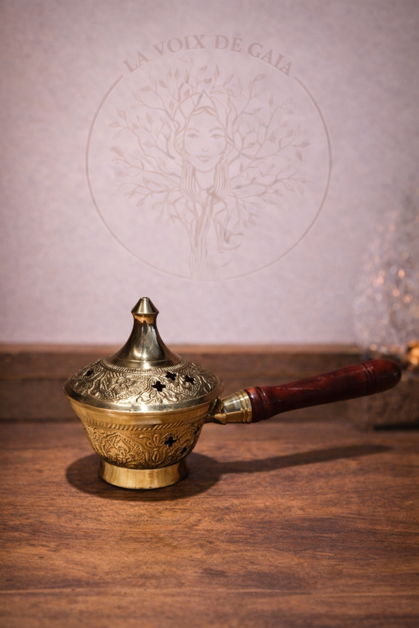 BRÛLE ENCENS EN LAITON CISELE 1
