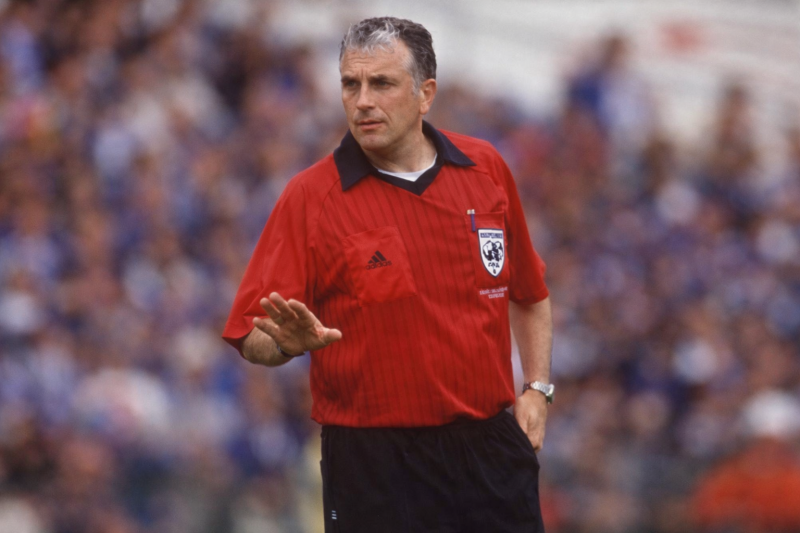 Mario van der Ende als arbiter