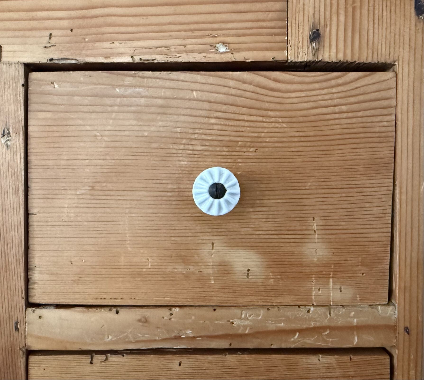 Schublade von einem antiken Schrank