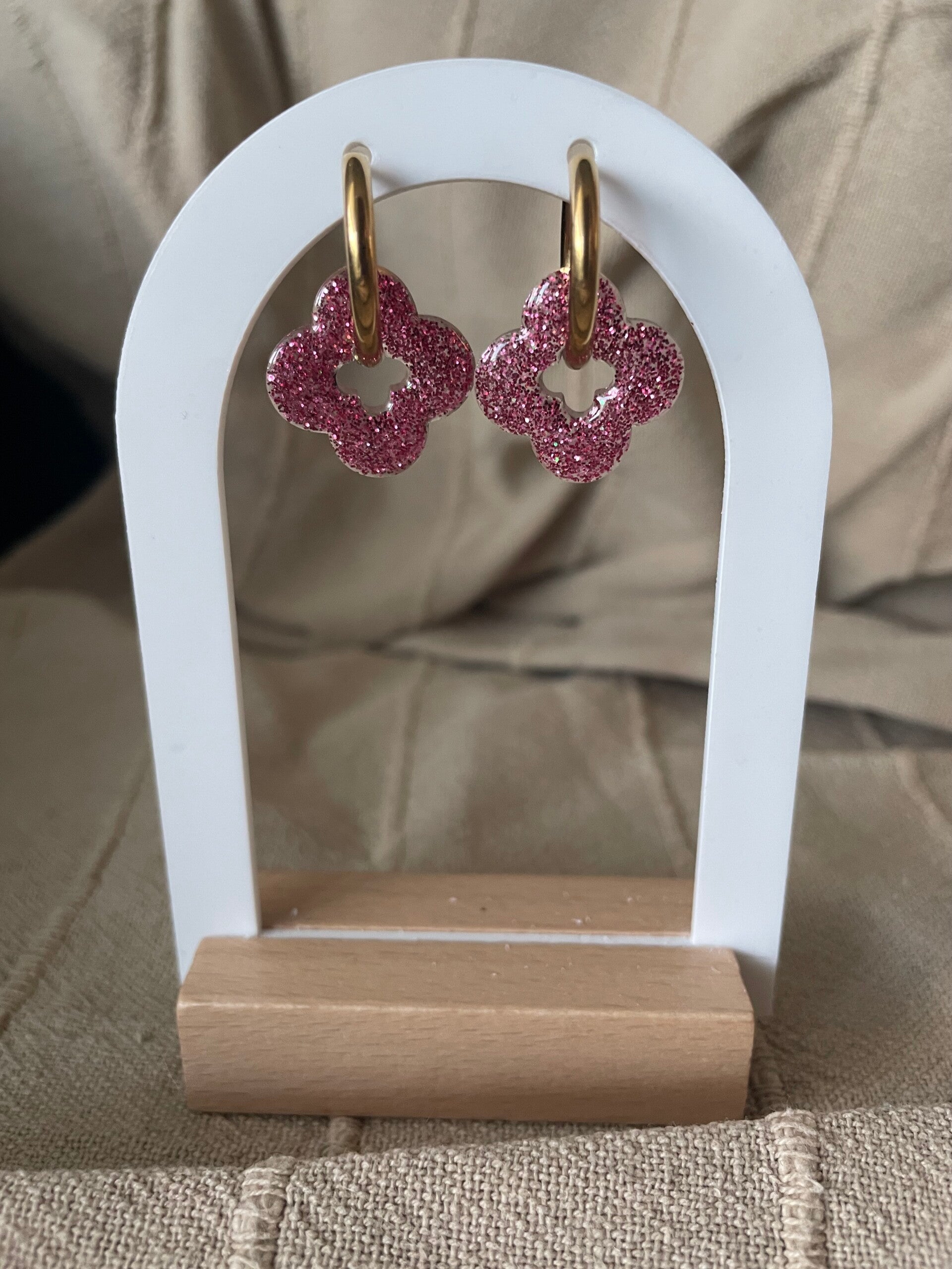 Pampille double fleur en résine