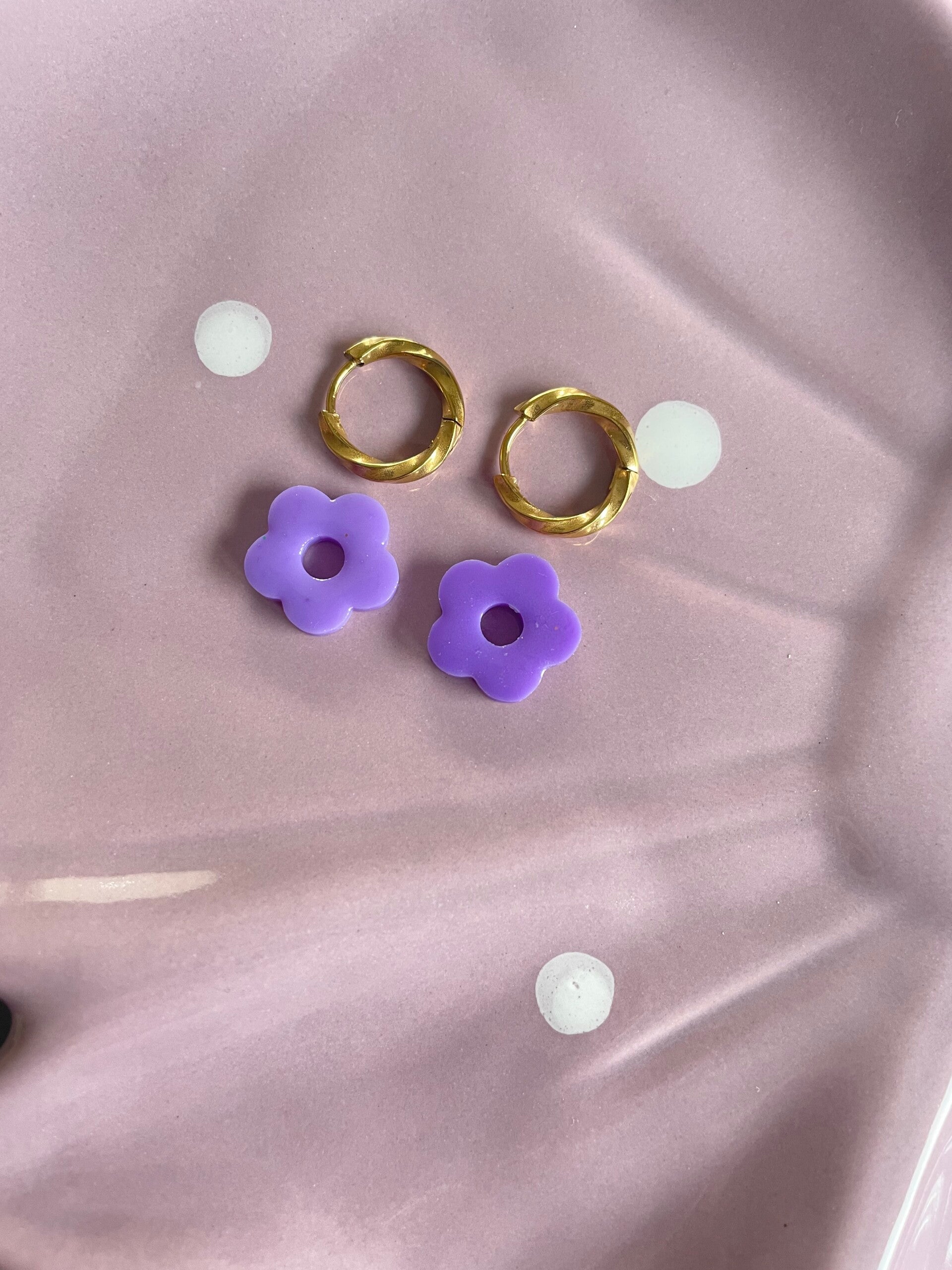 Pampille mini fleur en résine