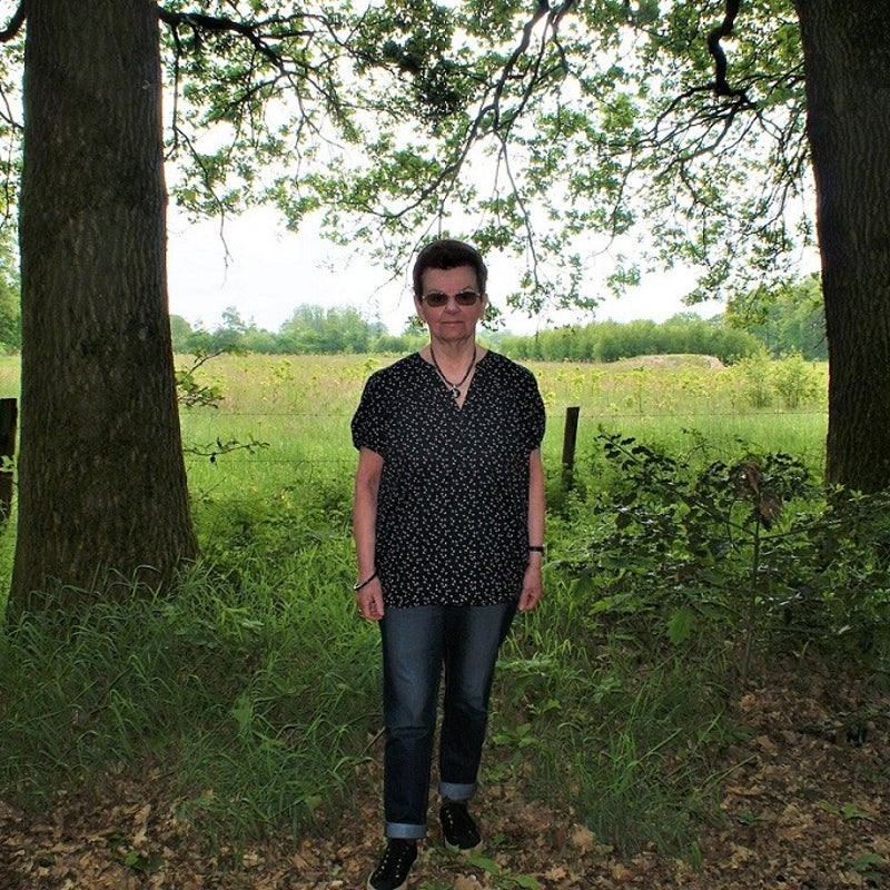 24-5-2023 - Elsje genietend aan de wandel.