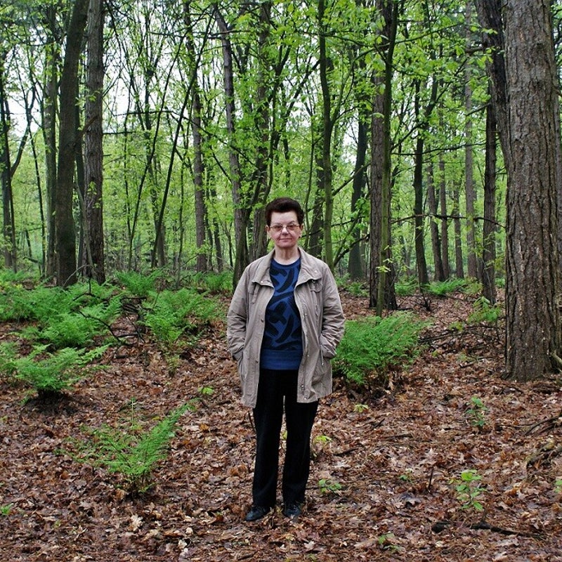 10-5-2023 - Ik tussen de weelderige varens.