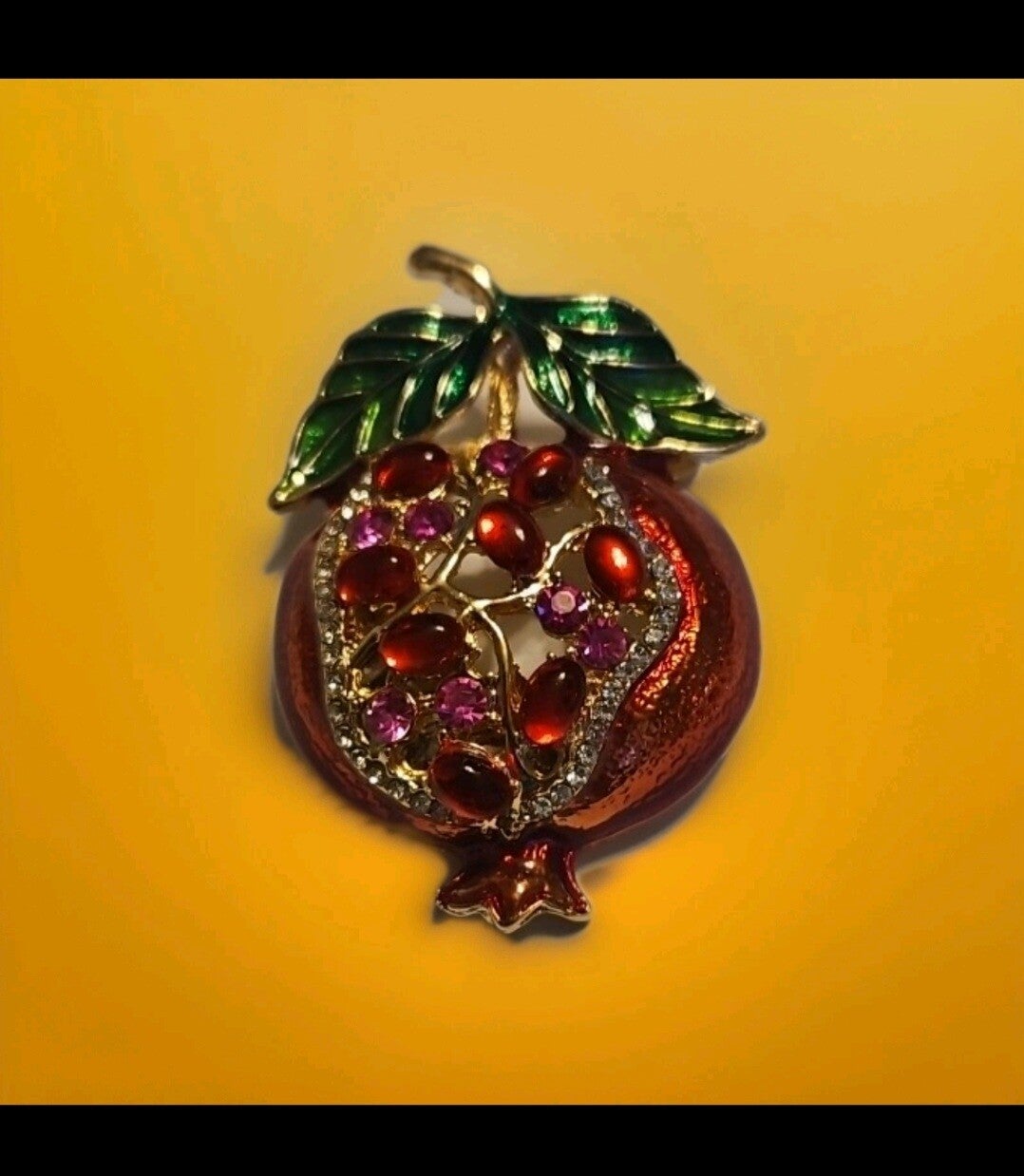 Delicious Pomegranate Brooch With Rhinestone Seeds For Men And Women.