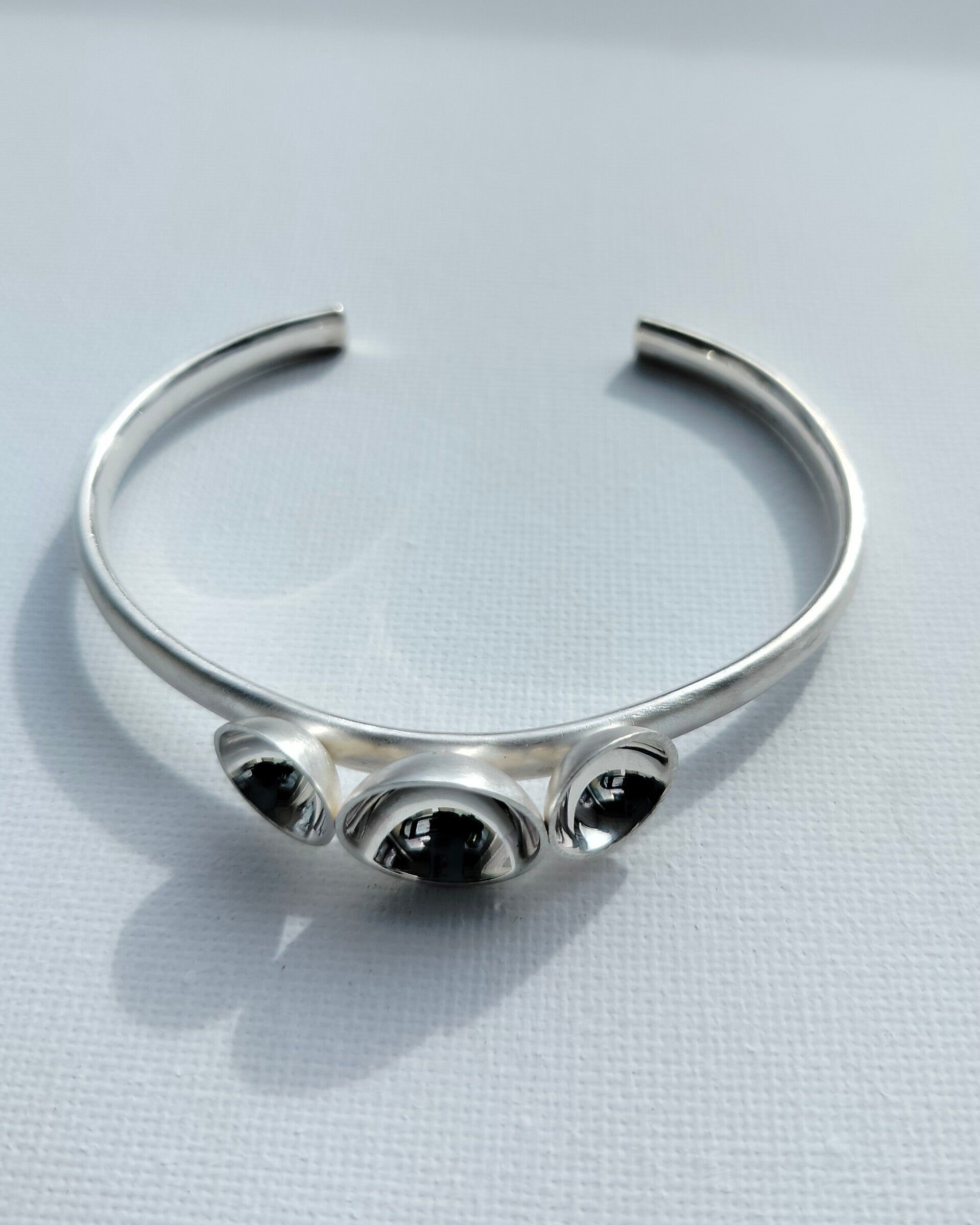 Held Light – Cuff Bracelet