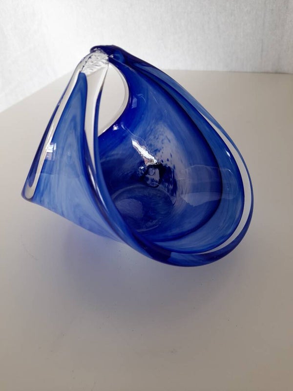 Panier en verre bleu