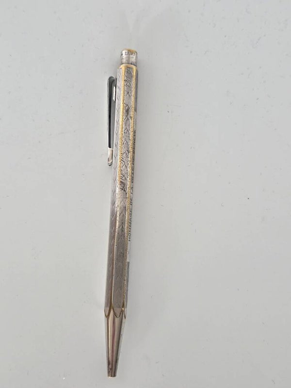 Stylo Caran d'Ache métal