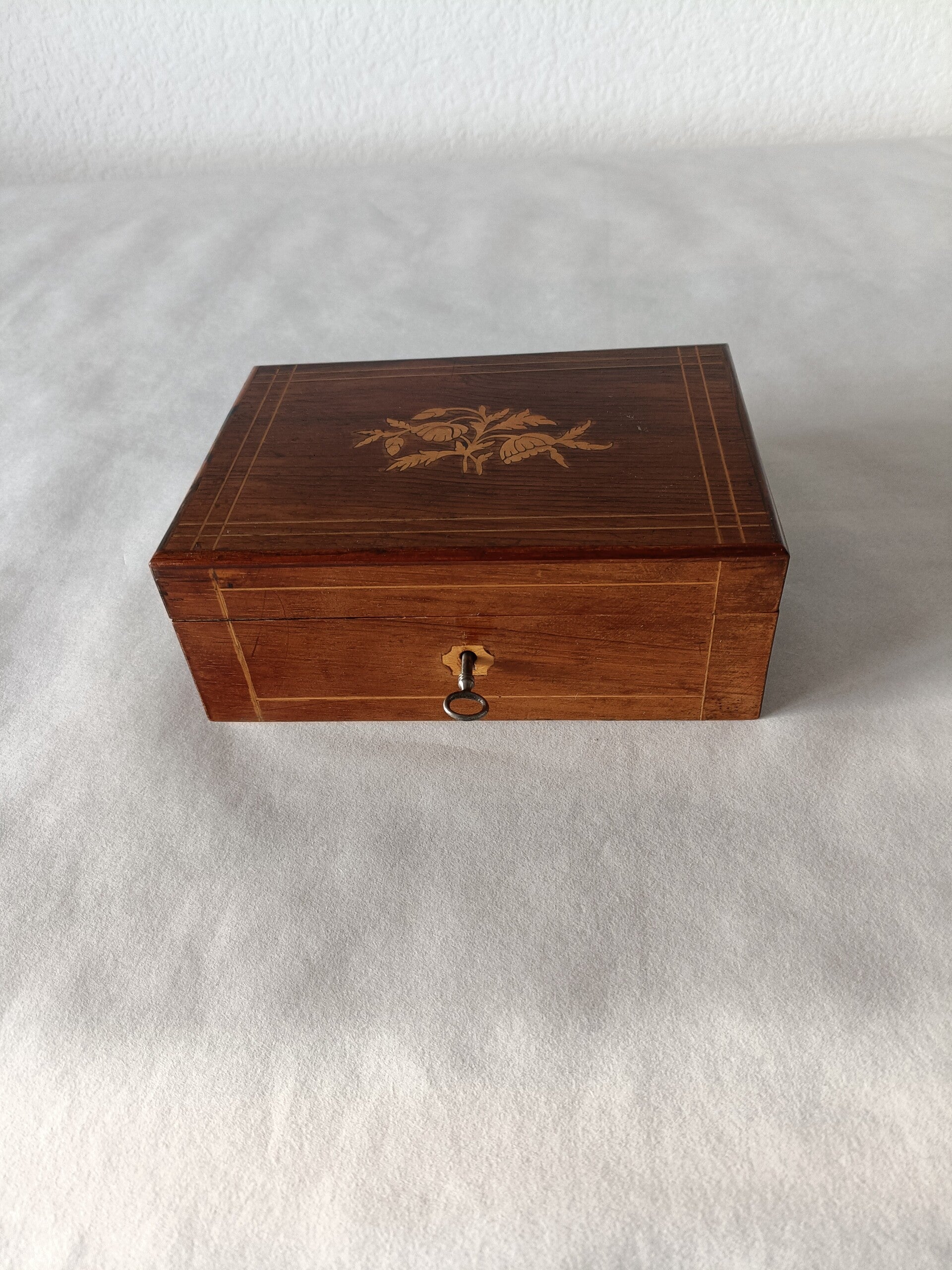 Petite boîte en noyer