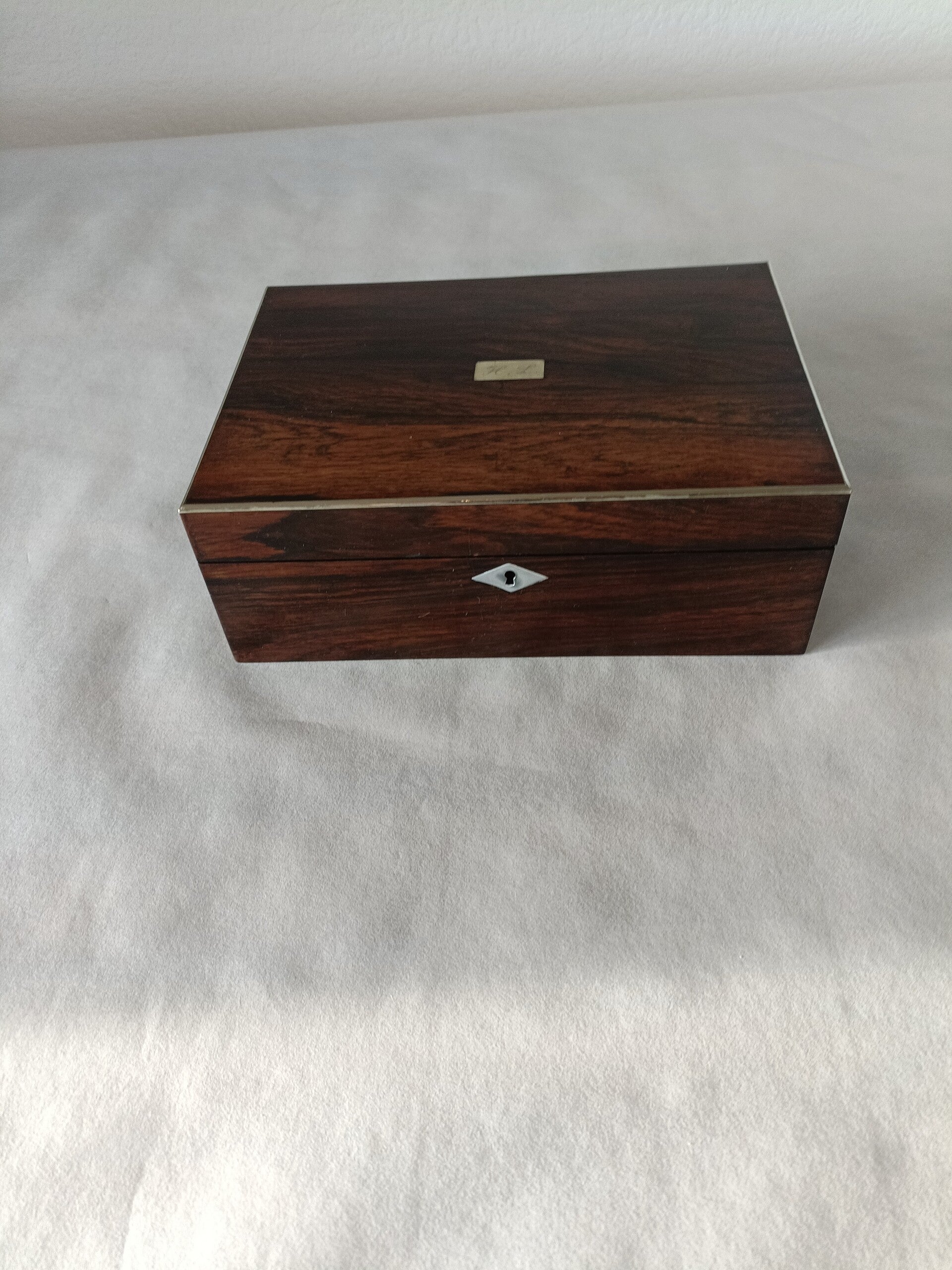 Boîte de couture en palissandre