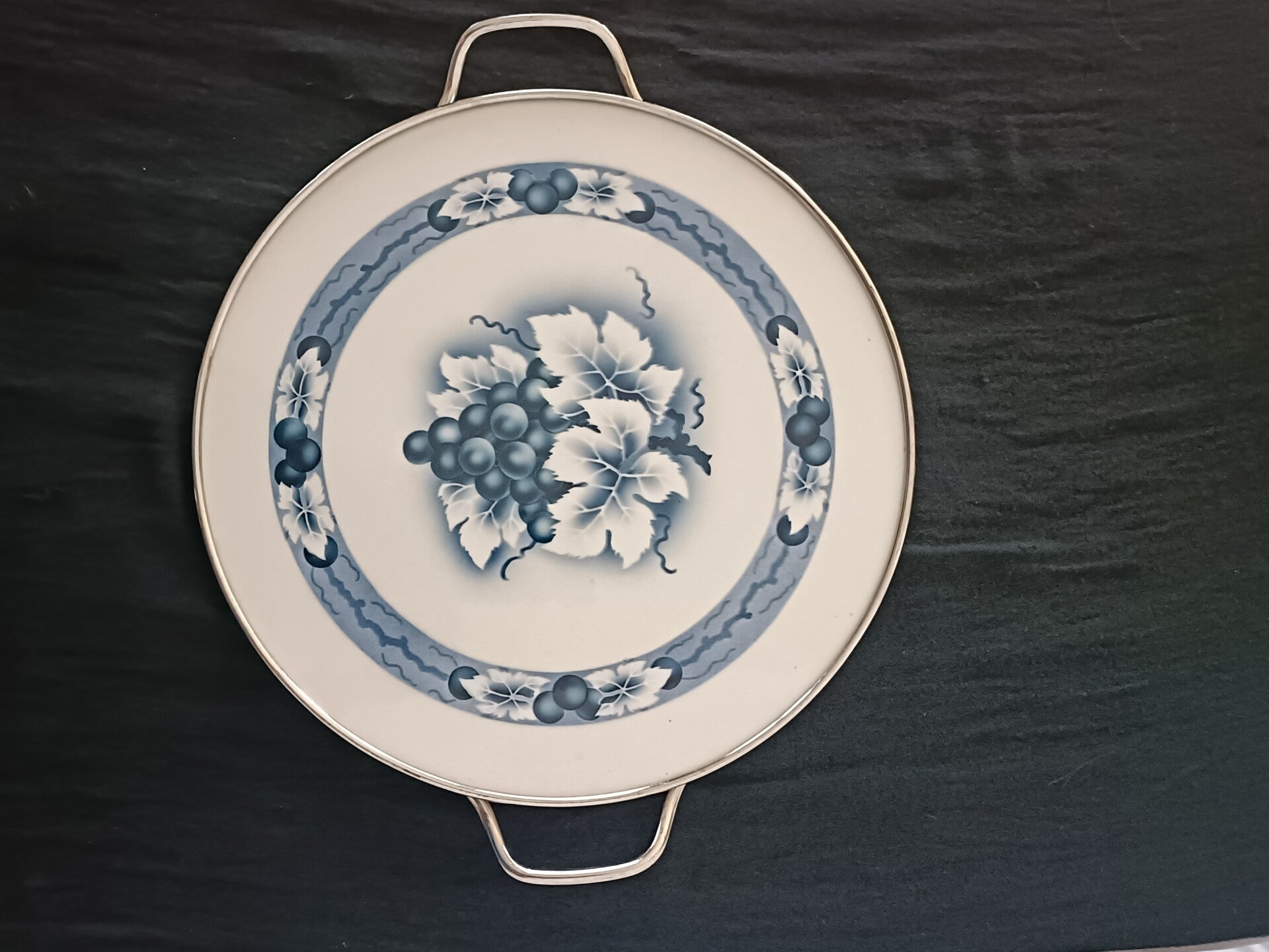 Plat à gâteau en faïence