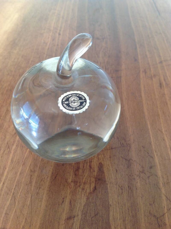 Pomme en cristal American Cut Crystal Corp