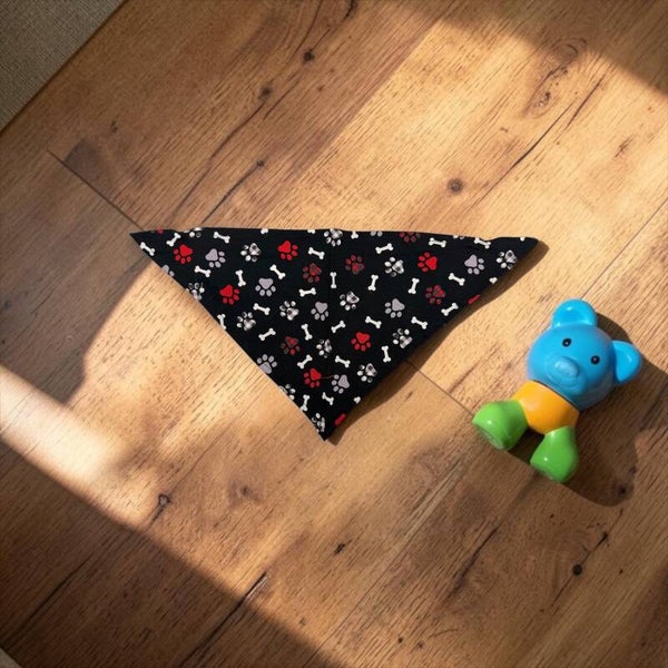 Dog Bandanas - Black w/dog bones & paw prints