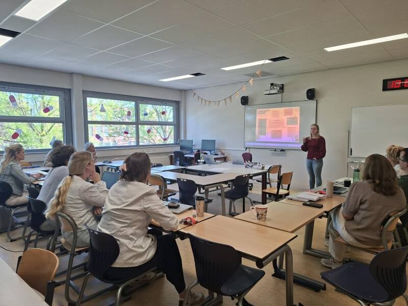 De resultaten van het onderzoek worden gedeeld in het team