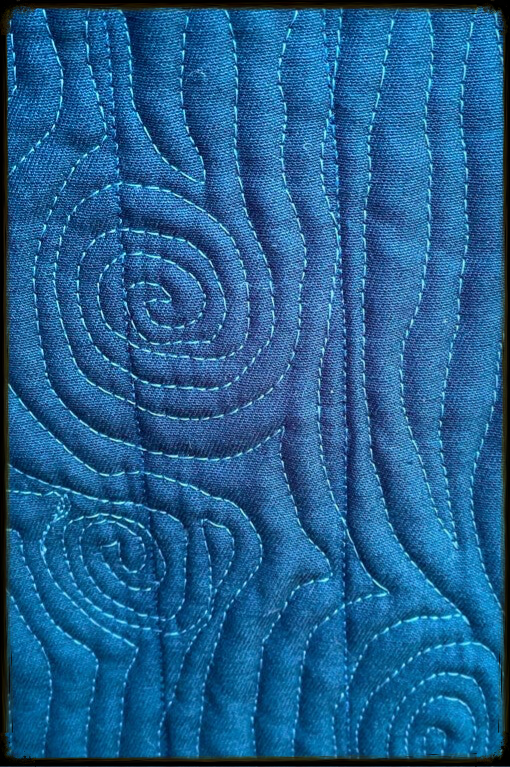 Wood grain free motion quilting.