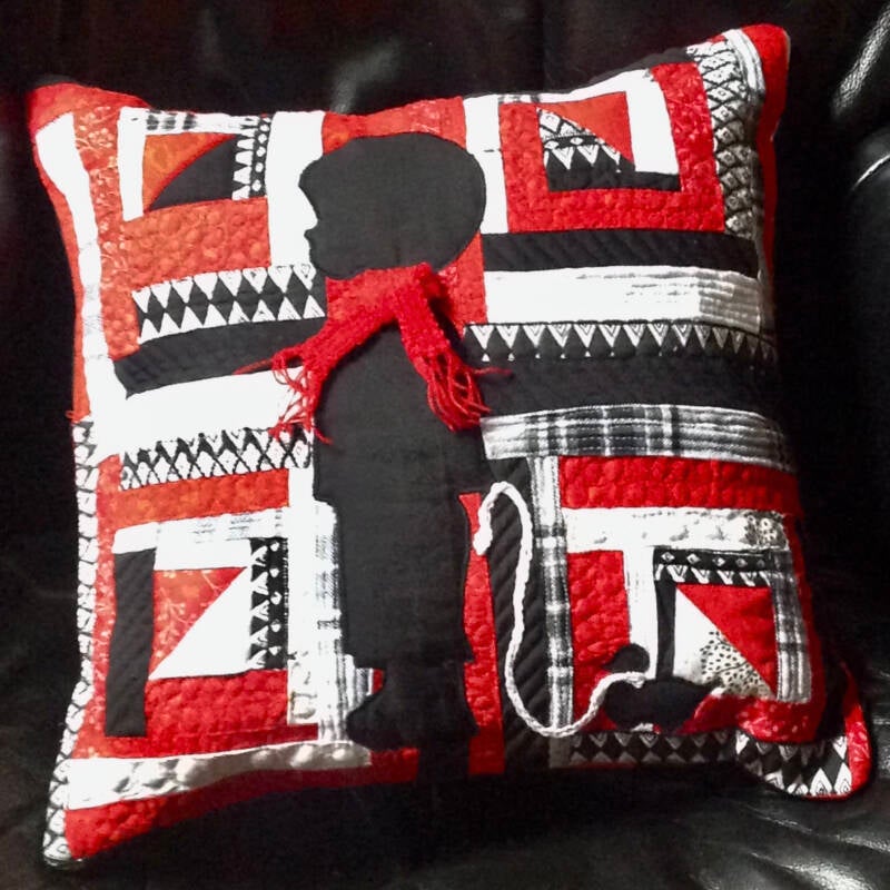 Quilted cushion. Silhouet figure.