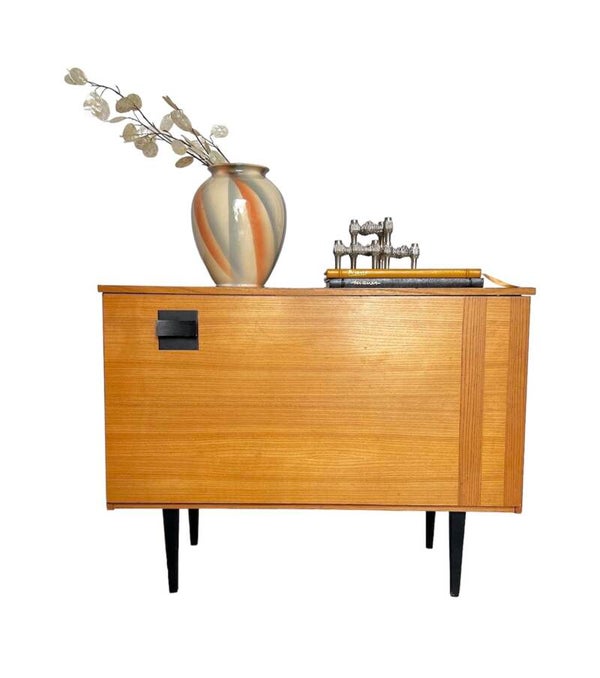 Tof kastje met asymmetrisch geplaatste handgreep