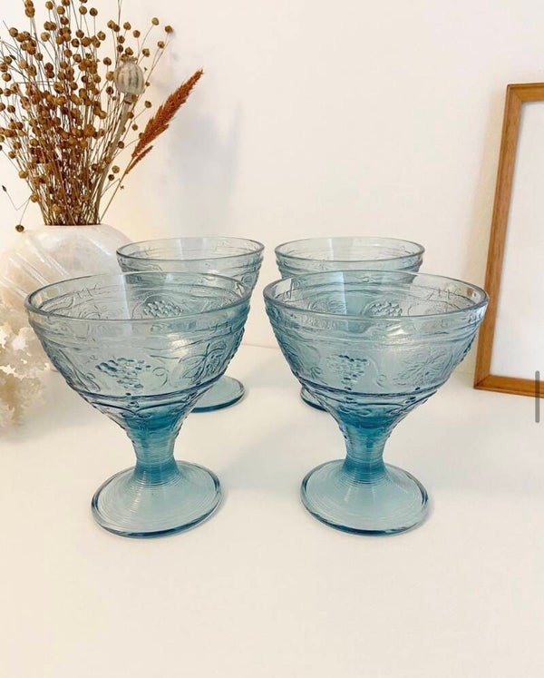 Prachtige blauwe dessert coupes