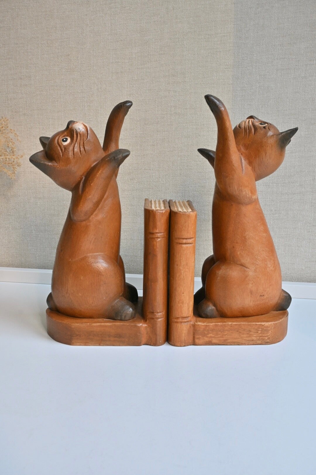 Mid-century modern Boekensteunen met Siamese Katten