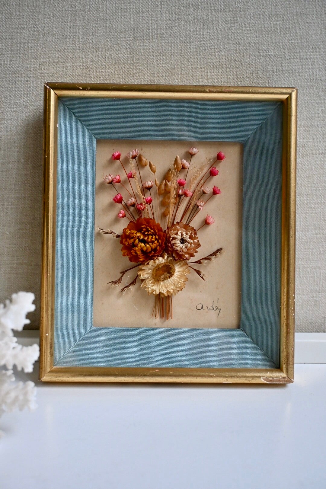 Vintage ingelijst boeketje van droogbloemen