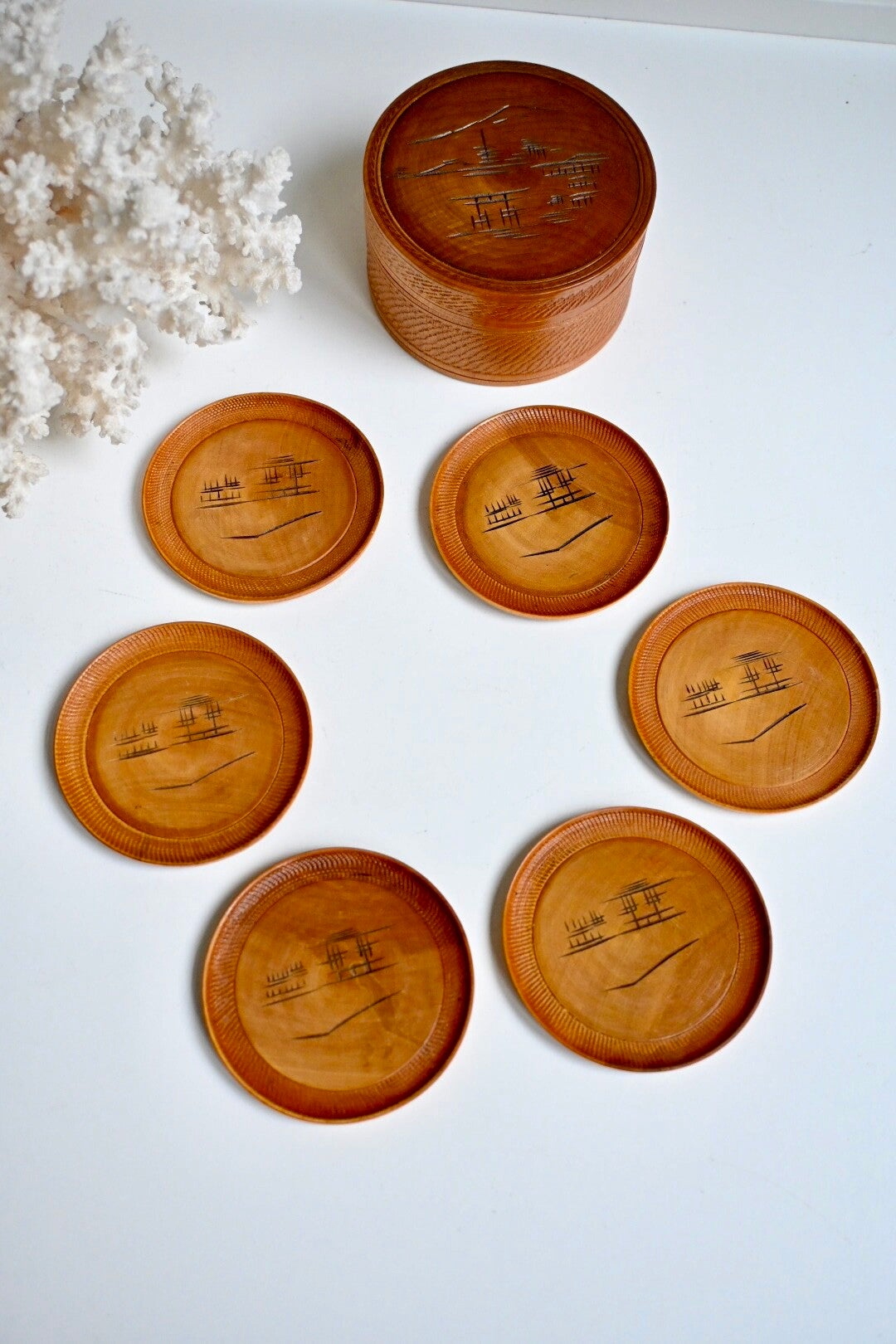 Houten onderzetters in doos met deksel