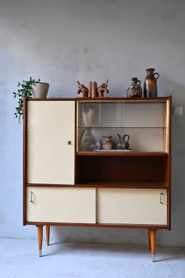 Mooi stijlvol mid-century Highboard met vitrine.