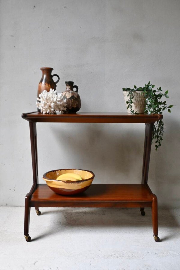 Bijzettafeltje van Louis van Teeffelen voor Webe