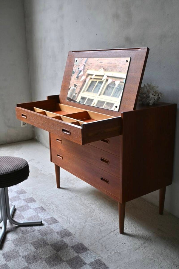 Deens design ladekast met kaptafel Illums Bolighus Københaven