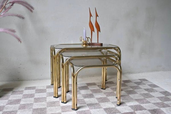 Toffe mimi set/ bijzettafeltjes, messing met rookglas