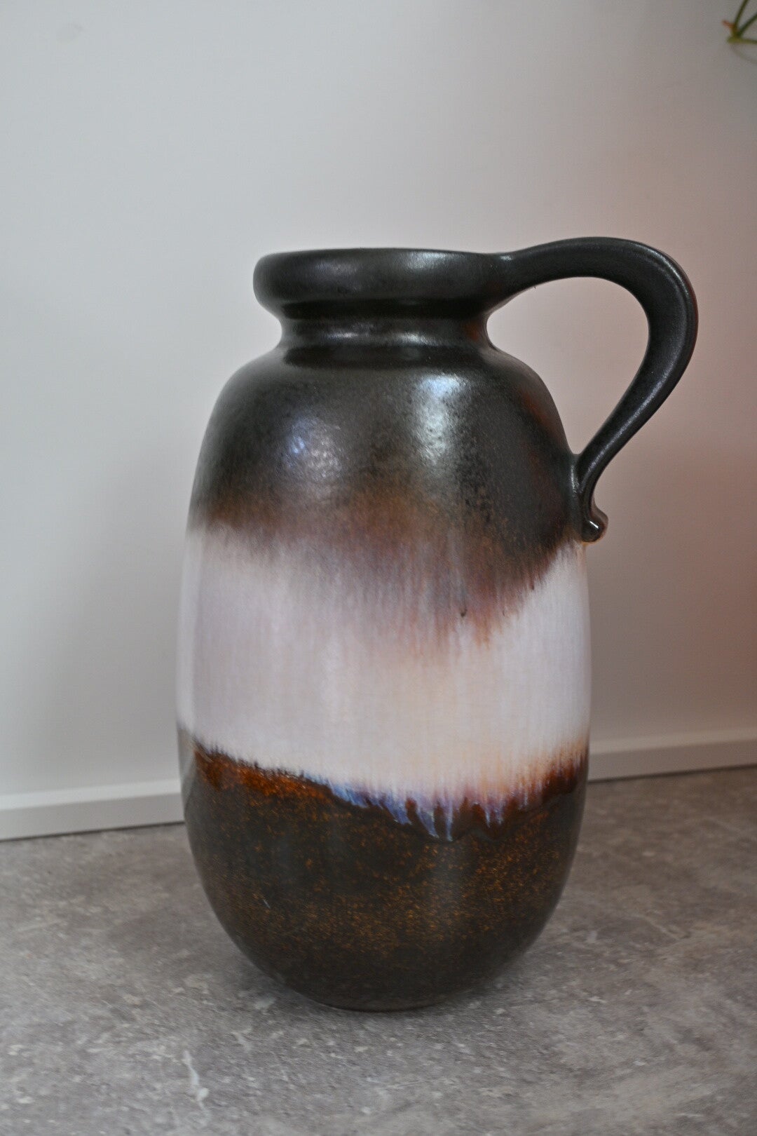 West-Germany vaas 484/27 In Bruin en Wit Hoog 27cm