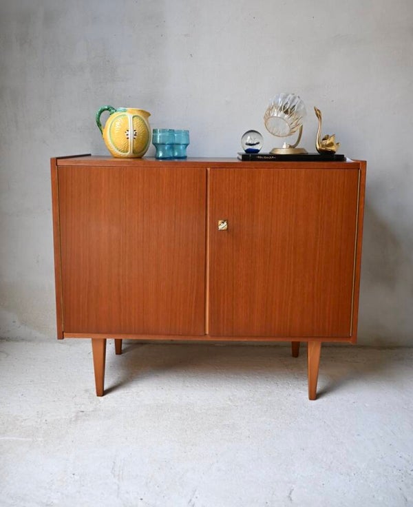 Leuk strak teak fineer kastje uit de jaren 60/70