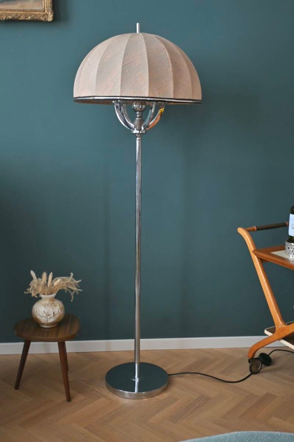 Vloerlamp jaren 70 met chromen voet en paraplu vorm kap