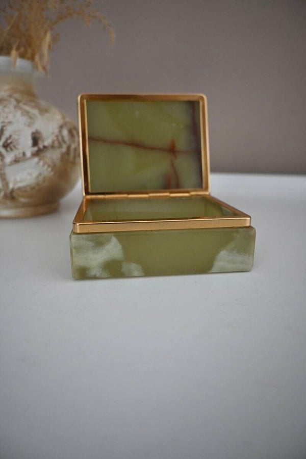 Prachtig sieradendoosje gemaakt van groen onyx