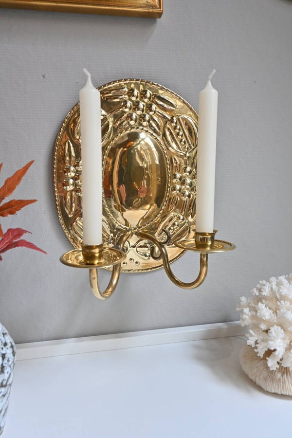 Messing repoussé-wandkandelaar