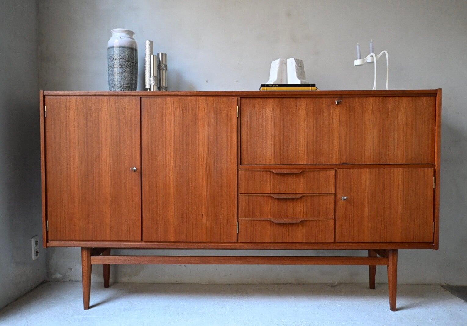 Vintage Teakhouten Highboard / Dressoir  ‘60 Deens Design