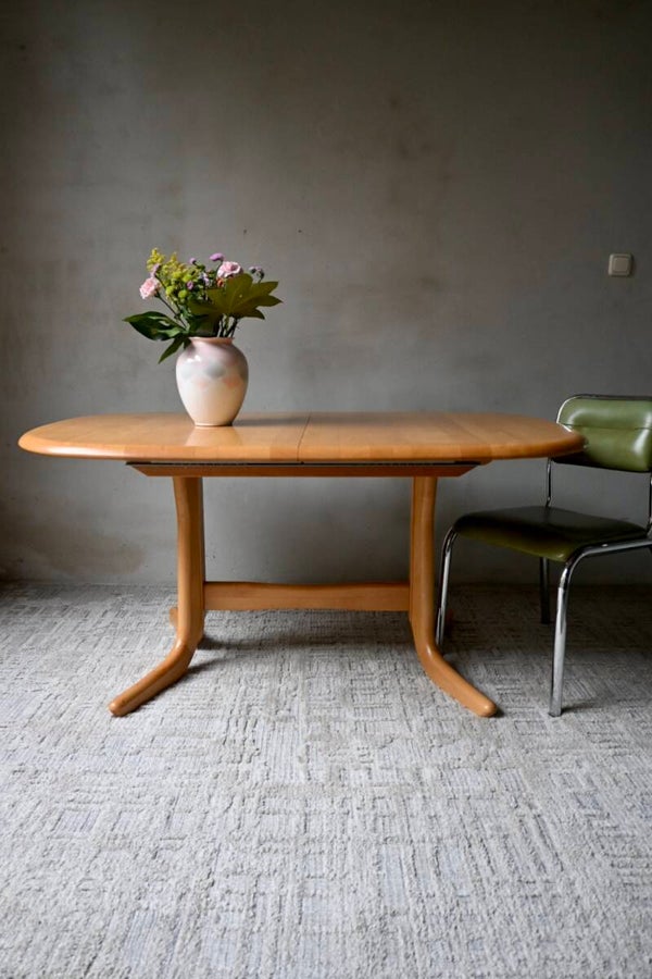 Uitschuifbare Scandinavische ovale eettafel uit de jaren 70