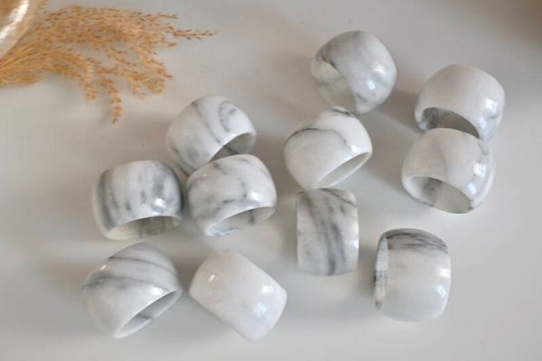 Set van 11 marmeren servet ringen