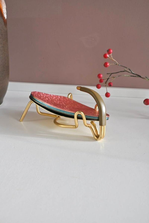 Vintage schaaltjes in goudkleurige houder