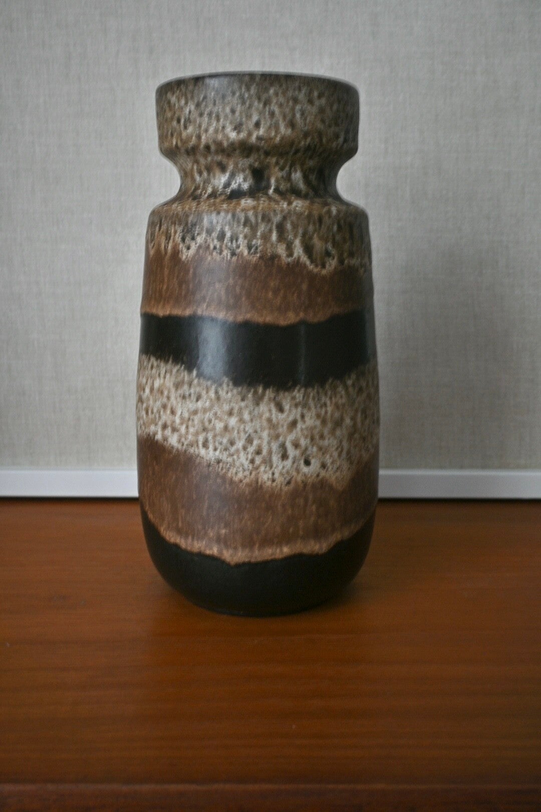 West-Germany vaas Scheurich model 242-22