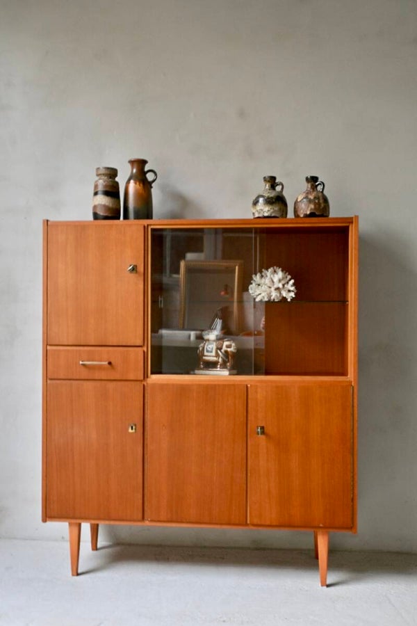 Mid-century modern jaren '50 en '60 highboard/ vitrinekast gemaakt van teakfineer