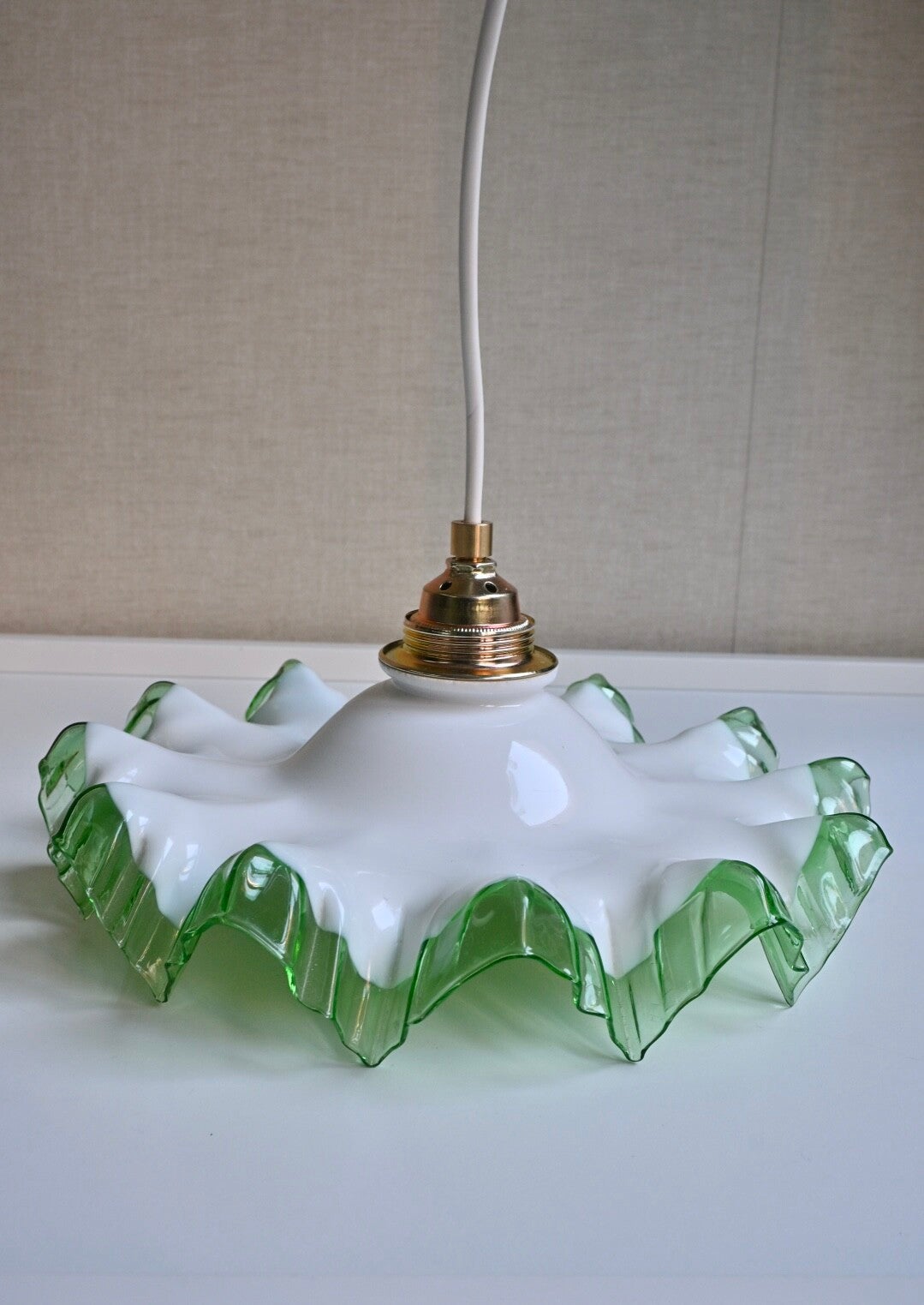 Art-deco Piecrust Hanglamp Opaline Glas Frankrijk