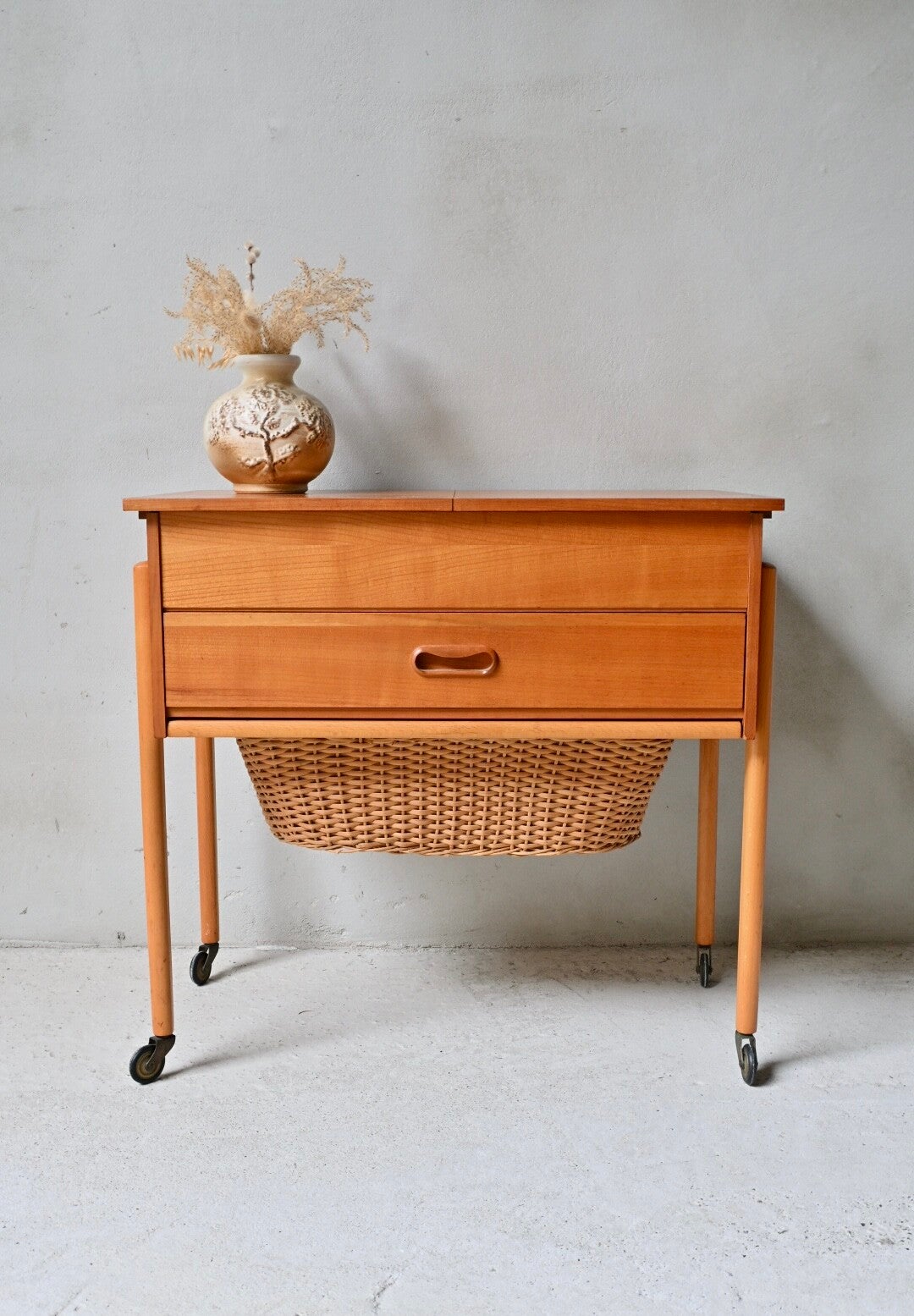 Deense teakhouten naaitafel uit de jaren zestig