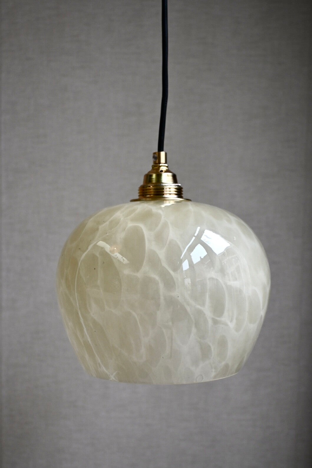 Vintage hanglamp met unieke glazen kap