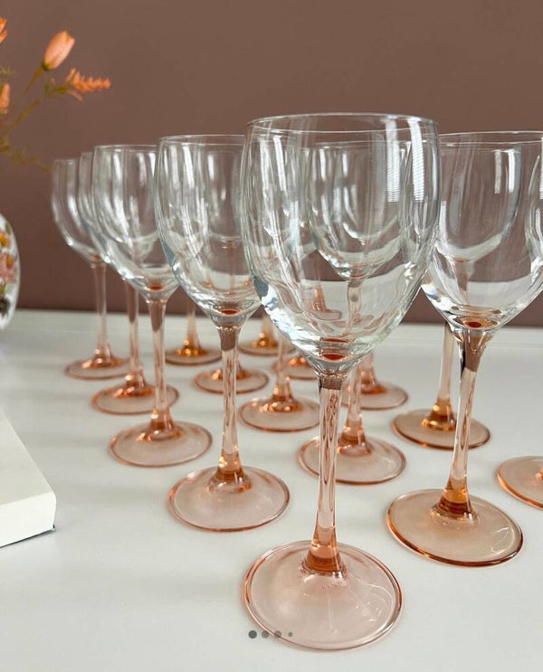 Prachtige Luminarc Wijnglazen op roze voet