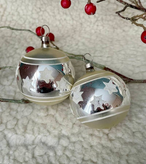Set van 2 Oude Kerstballen Zilver met Sterren 5cm