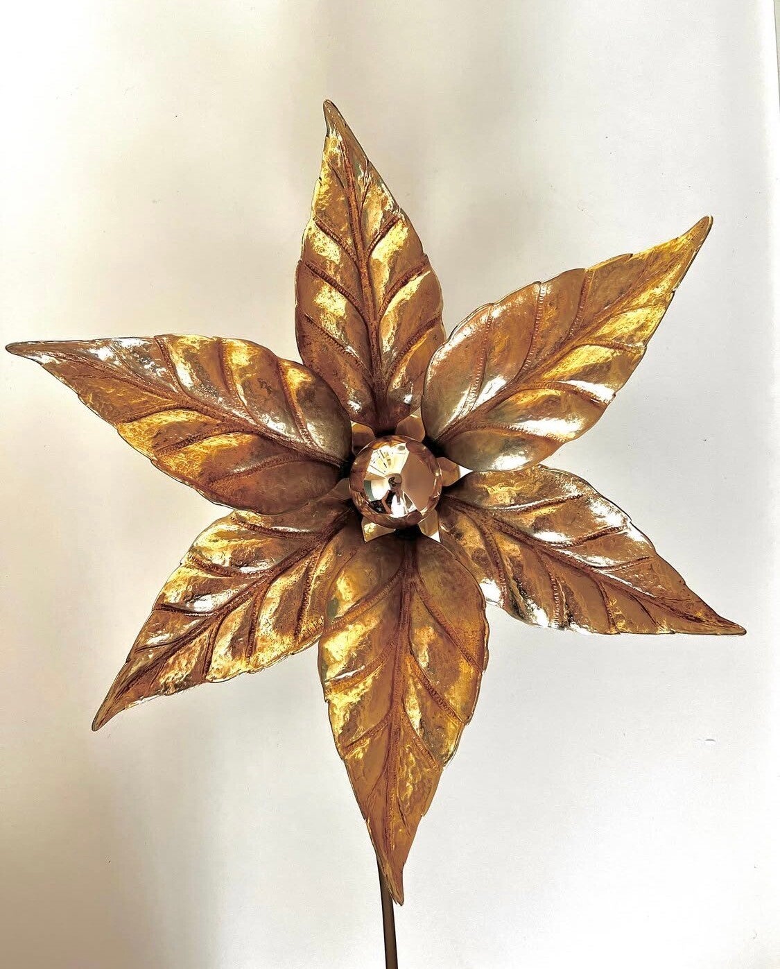 Messing bloem wand/plafondlamp van Willy Daro