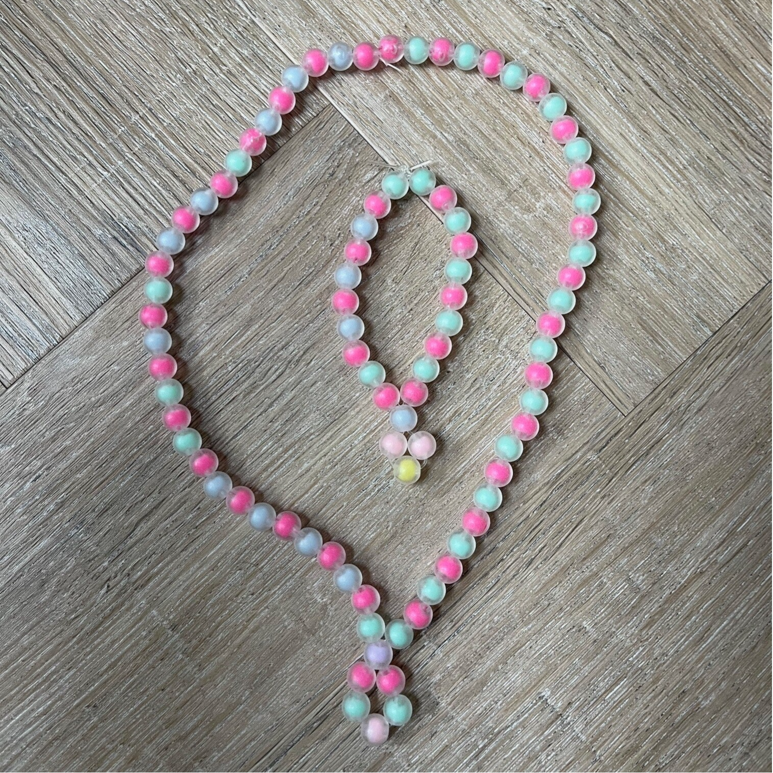 Set roze, blauw, groen ketting met armband